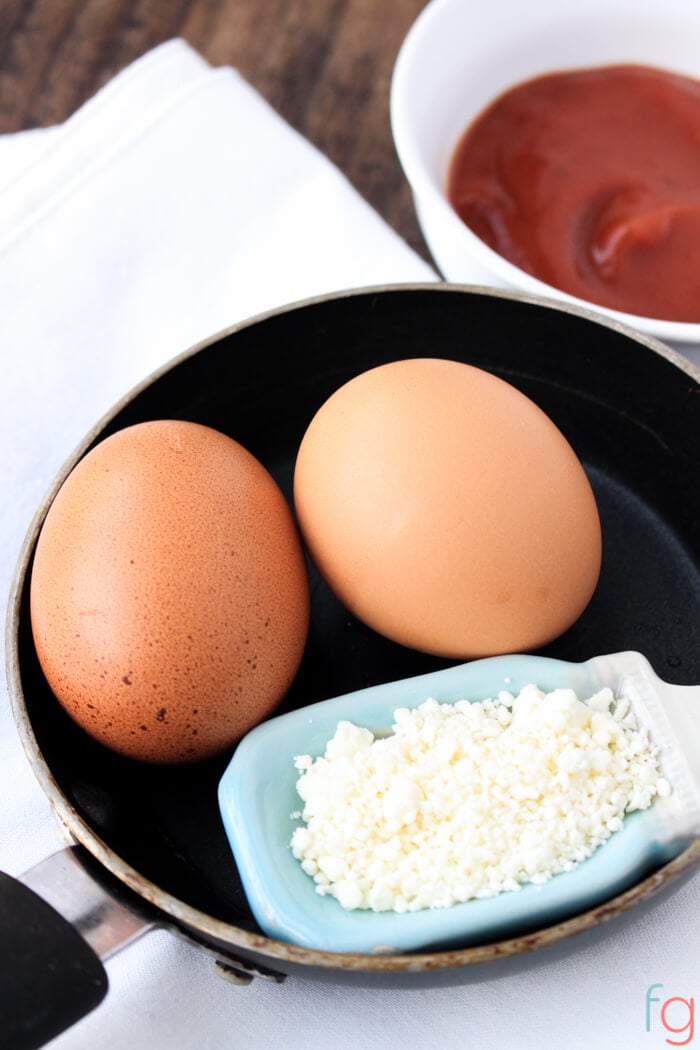 Ingredients for egg toast pizza.