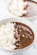 Easy Crockpot Recipes - This Crock Pot Black Bean Soup is an easy slow cooker recipe that's rich, creamy and perfect for colder weather. This black bean slow cooker soup is also a great frugal meal idea that can help you stretch a tight grocery budget.