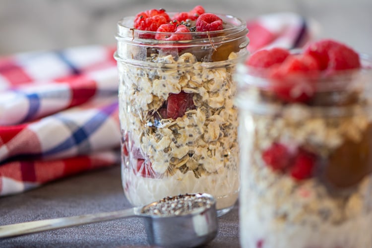 https://savorandsavvy.com/wp-content/uploads/2019/08/raspberry-nutella-overnight-oats-and-red-white-and-blue-napkin.jpg