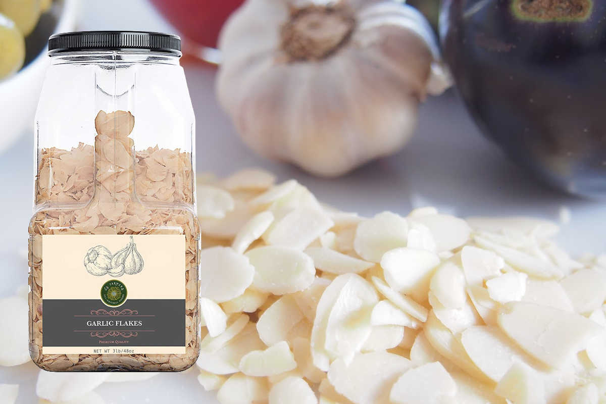 Garlic Powder Is No Substitute for Fresh Garlic—It's More