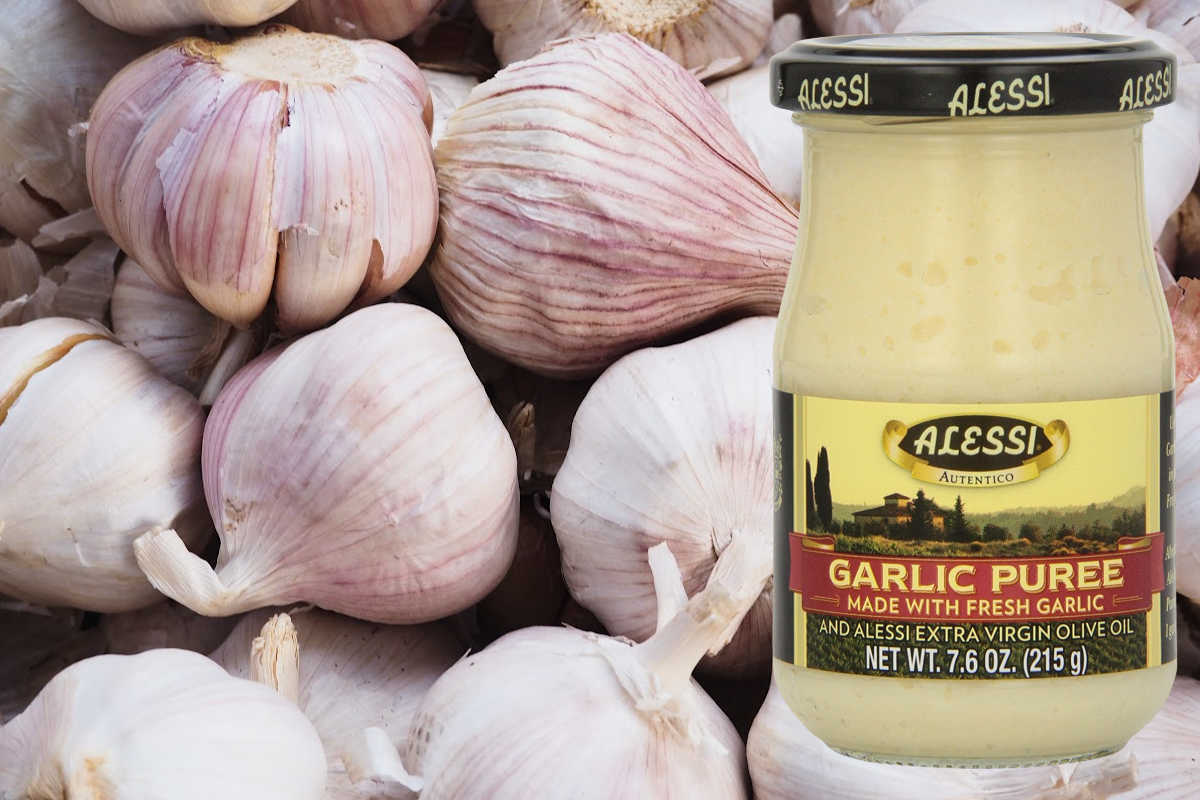 Garlic Powder Is No Substitute for Fresh Garlic—It's More